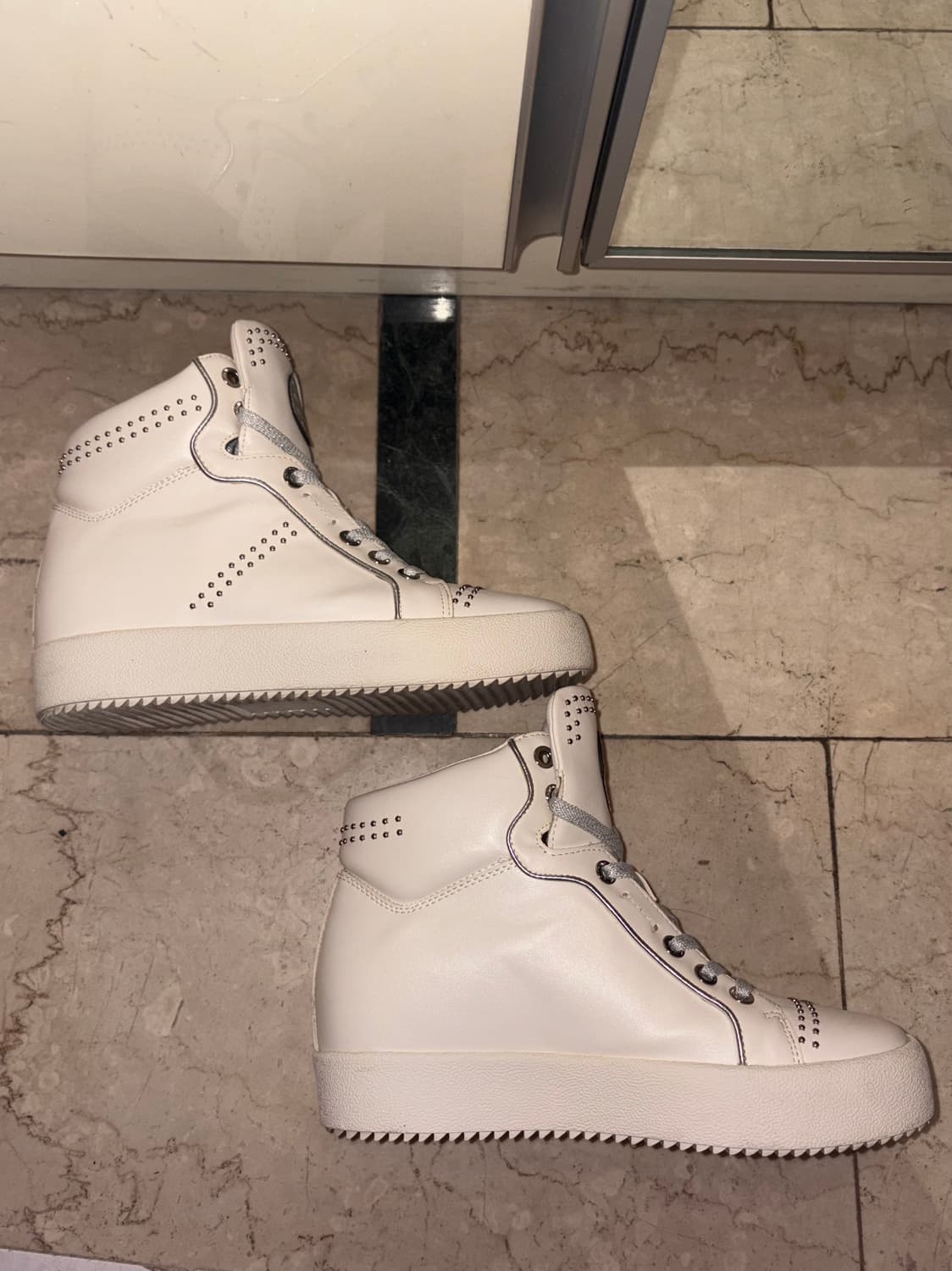 에고이스트 스터드 하이탑 웨지 스니커즈 상품이미지5