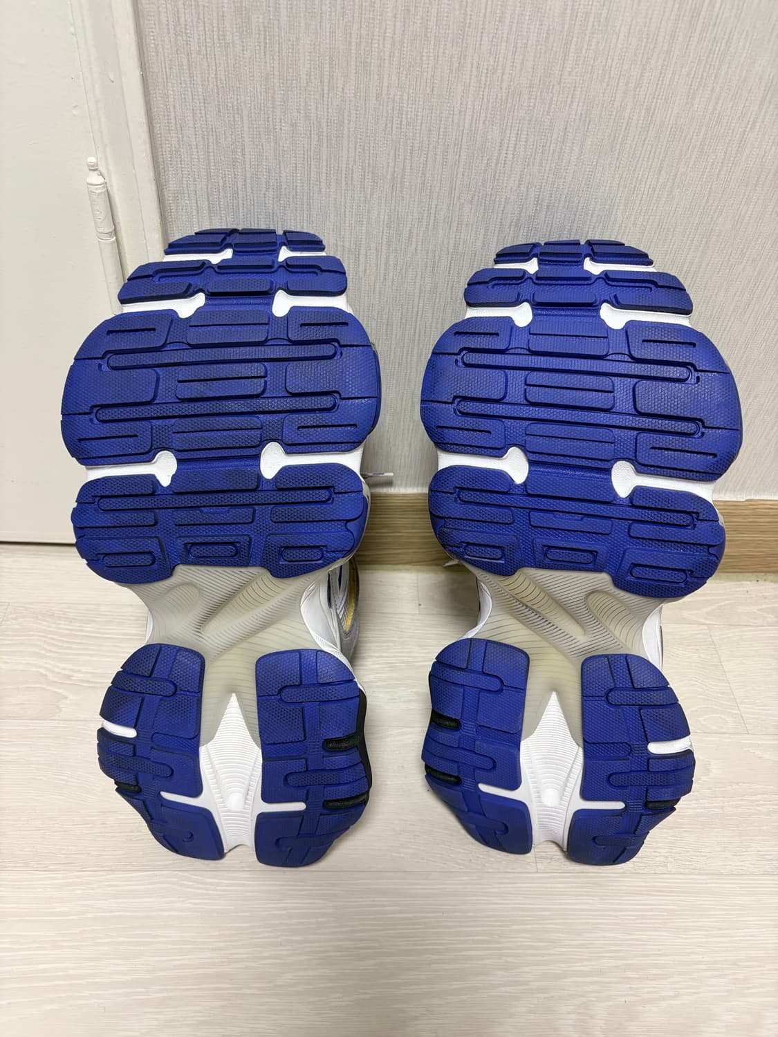 발렌시아가 카고 스니커즈 43사이즈 판매합니다 상품이미지4