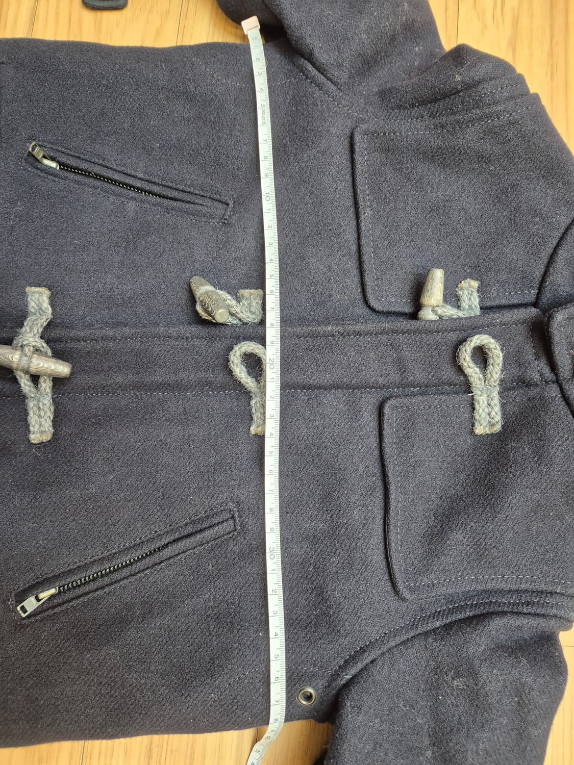 봉쁘앙 네이비색 더플 코트 6사이즈입니다. 겉감은 모 80% 함유되어있어 상품이미지4