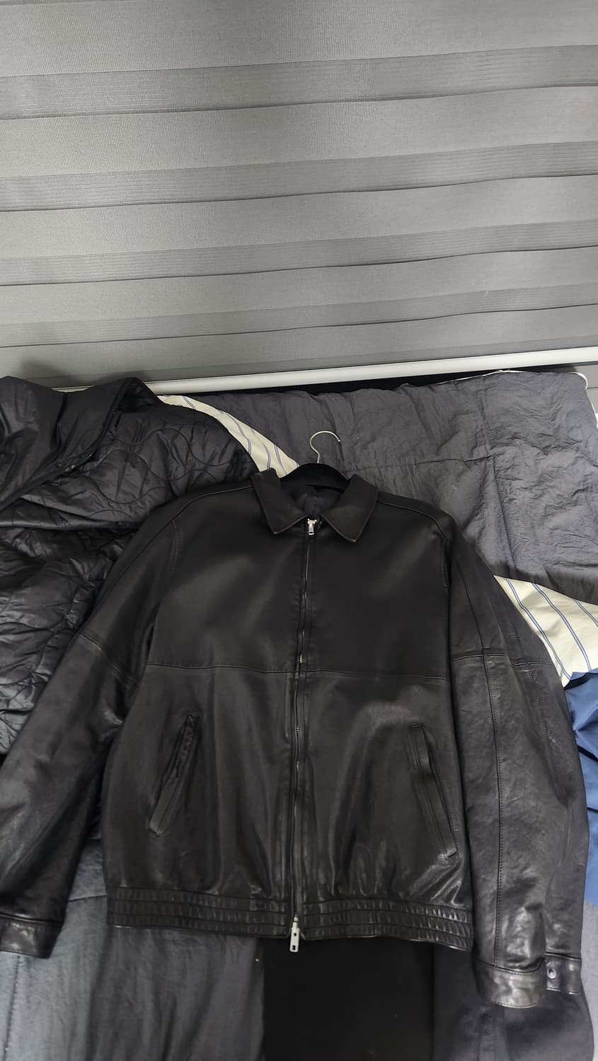 유스 25fw 워시드레더 블루종 상품이미지1