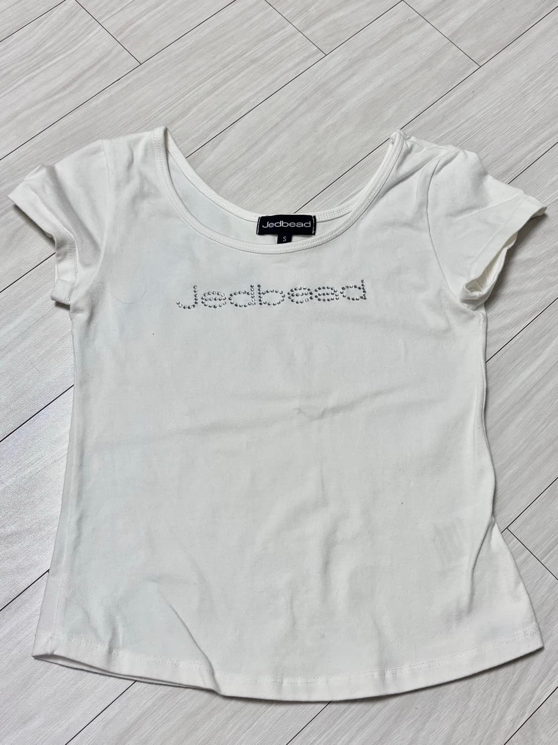 Jedbead 제드비드 주얼리 핫픽스 크롭티 화이트 반팔 상품이미지1