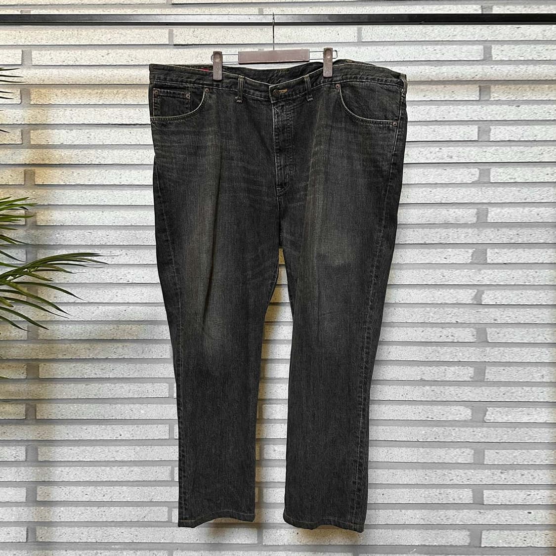 에드윈 503 흑청 워싱 데님 팬츠 레귤러핏 디테일 차콜 상품이미지2