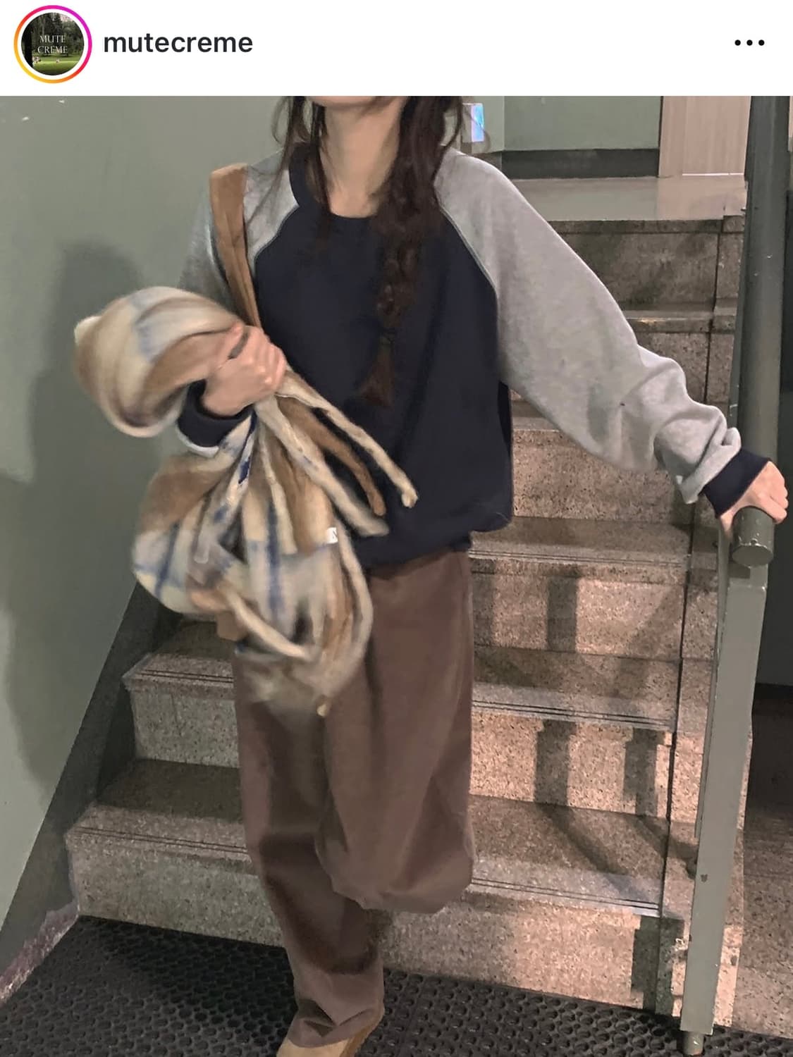 뮤트크레메 맨투맨 상품이미지1