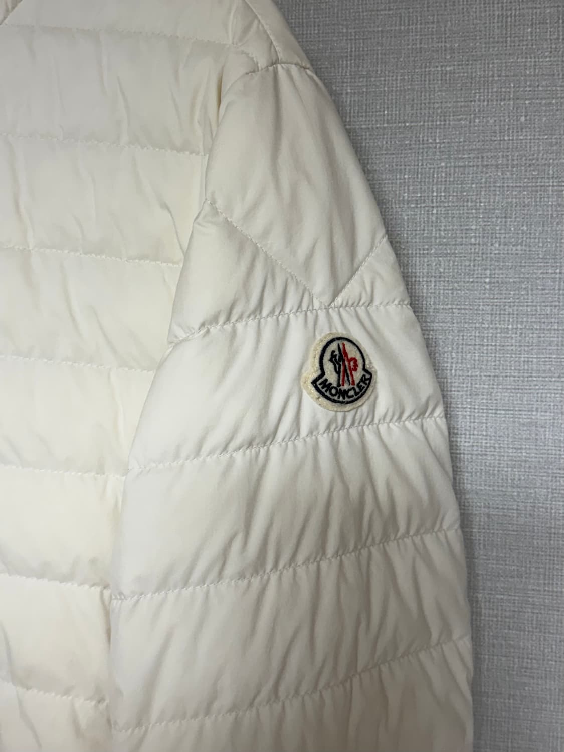 남녀공용 몽클레어 경량패딩 아이보리 상품이미지1