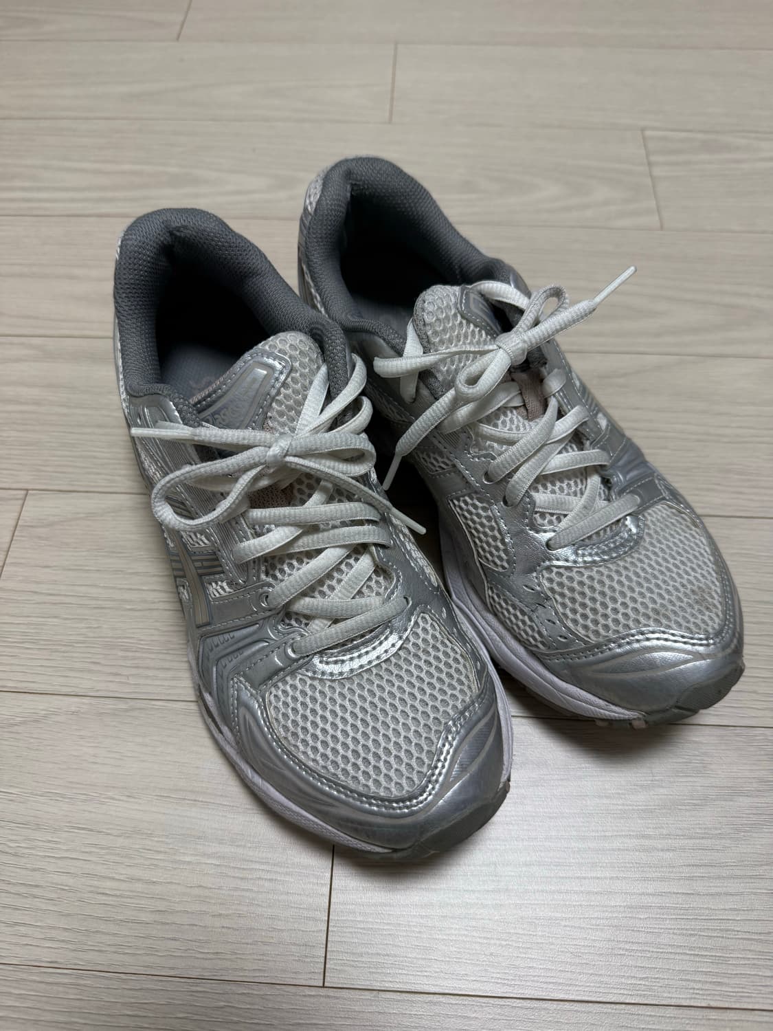  아식스 GEL 스니커즈 실버 / 245 상품이미지1