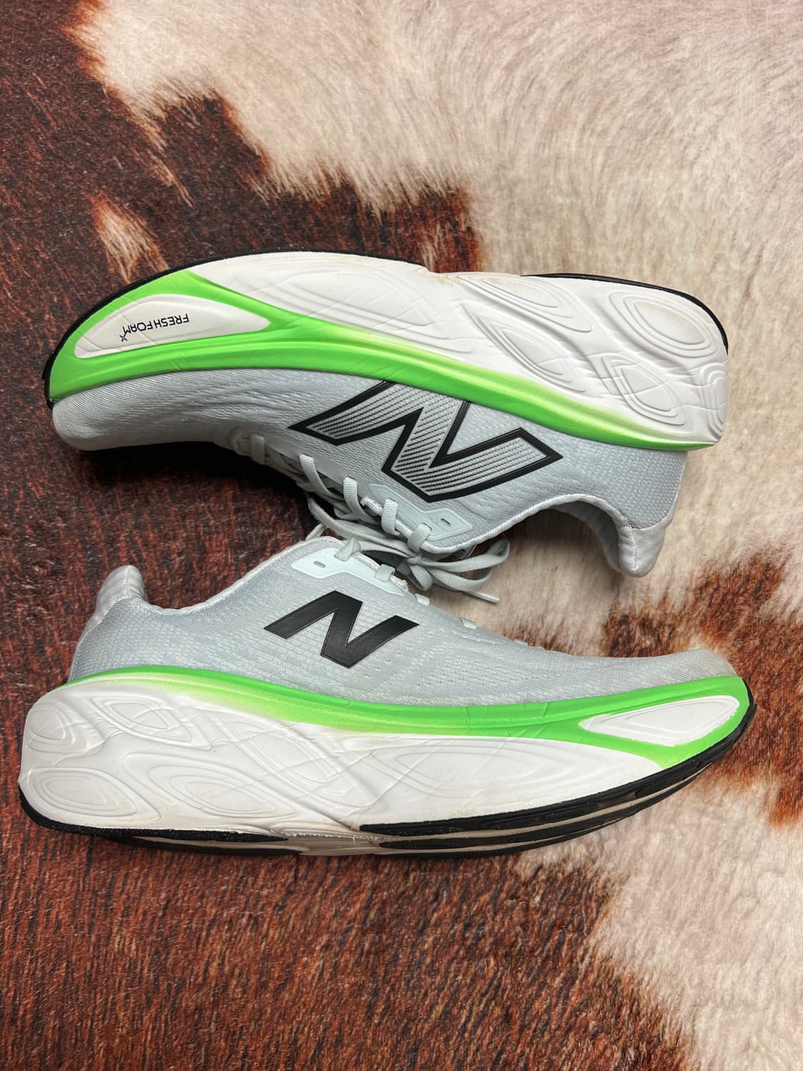 [290MM] 뉴발란스 프레쉬폼 모어 v5 러닝화 상품이미지2