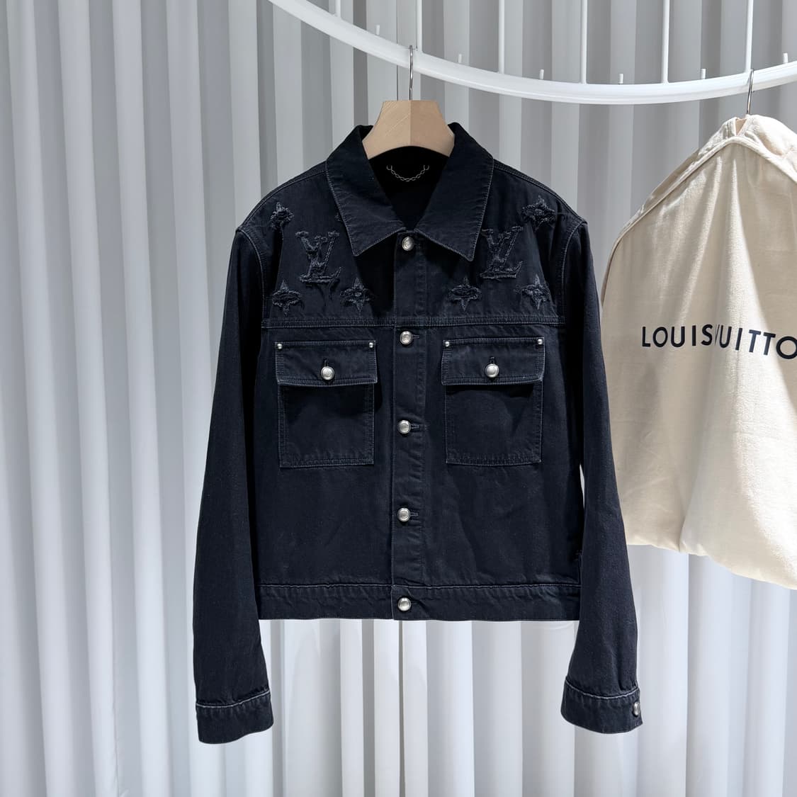 (S/52) / 26년신형 루이비통 모노그램 디스트로이드 데님 트러커자켓 상품이미지1