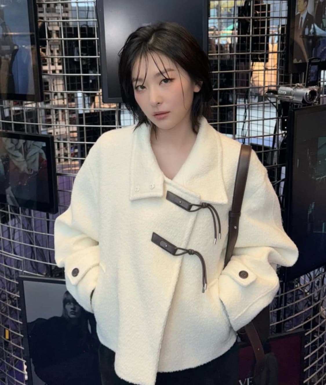 레이브 버클 디테일 하이넥 자켓 (슬기 착용) 상품이미지3