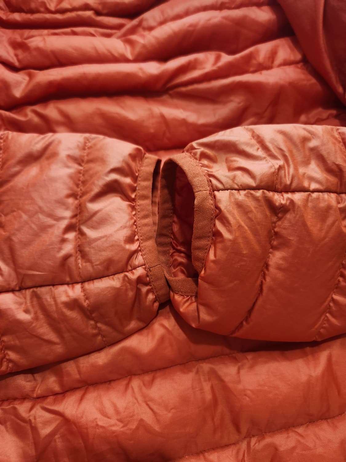 파타고니아 다운스웨터 후디  핫 엠버 색상 M 사이즈 상품이미지4