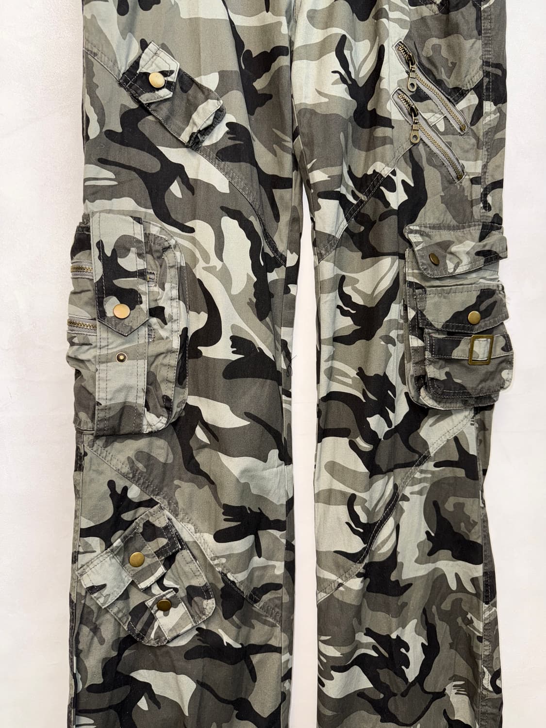 Ash khaki camouflage multi pocket 카고팬츠 상품이미지3