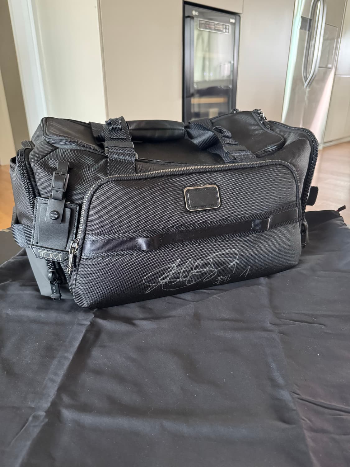 [새상품] 투미 손흥민 친필 싸인 / 메이슨 더플백 블랙 / 전국 1명  상품이미지3