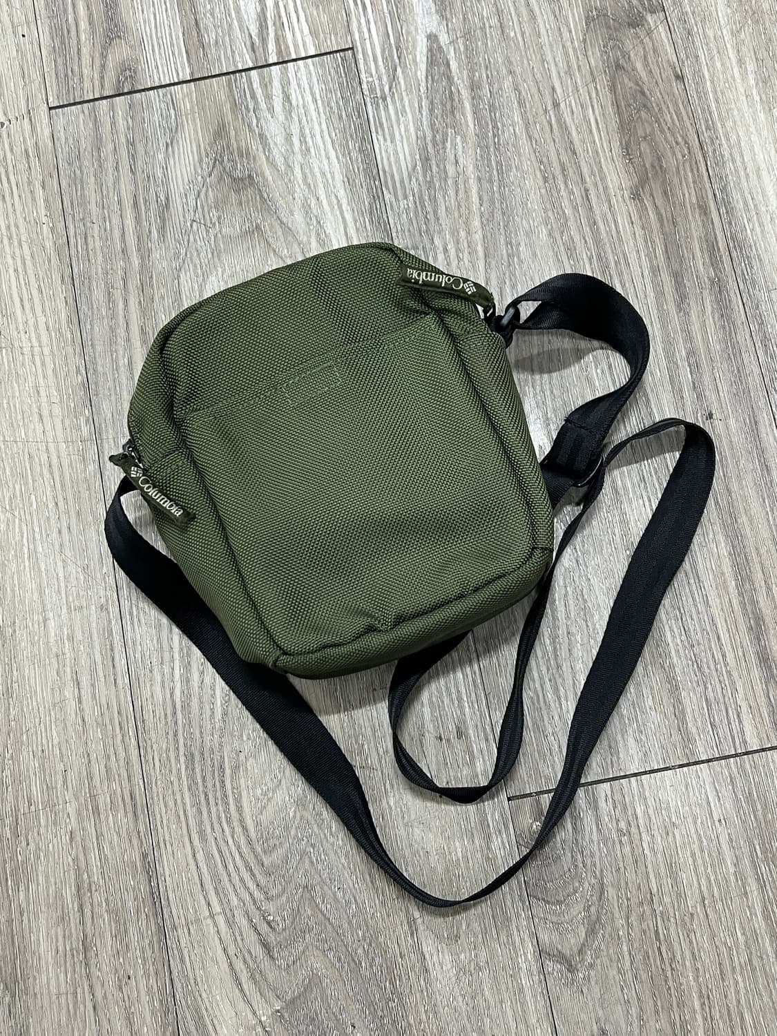 Columbia 컬럼비아 카키 크로스백 슬링백 상품이미지5