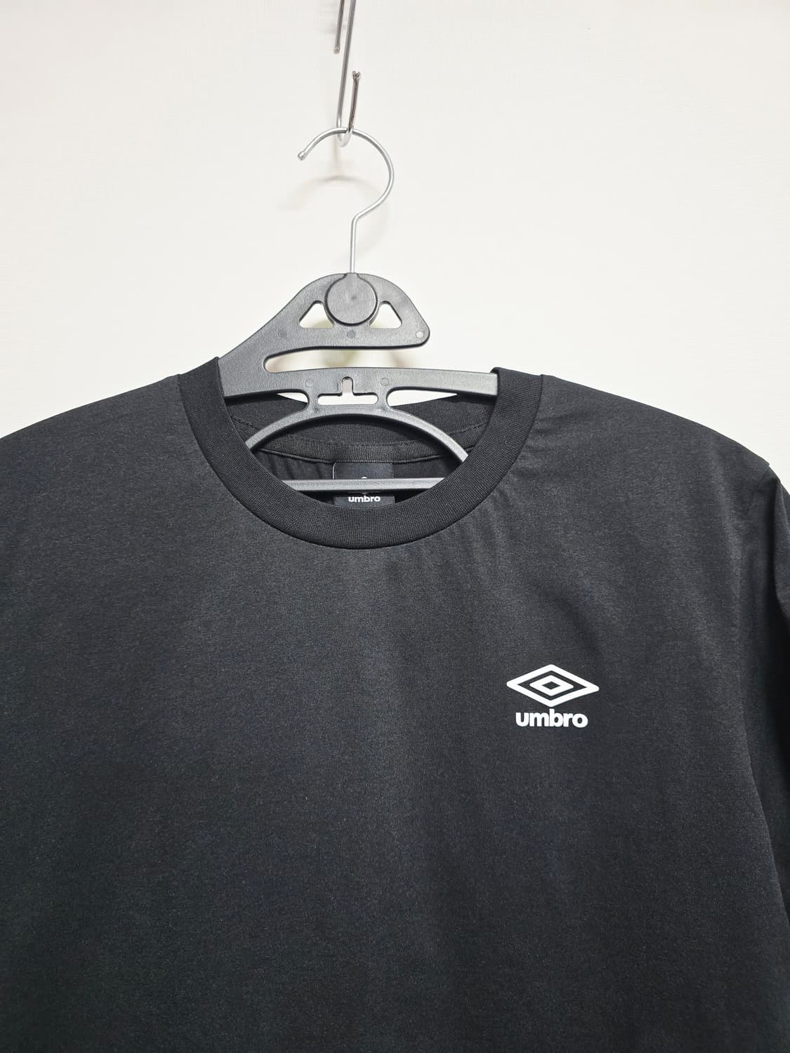 엄브로 반팔 티셔츠 블랙85 상품이미지2