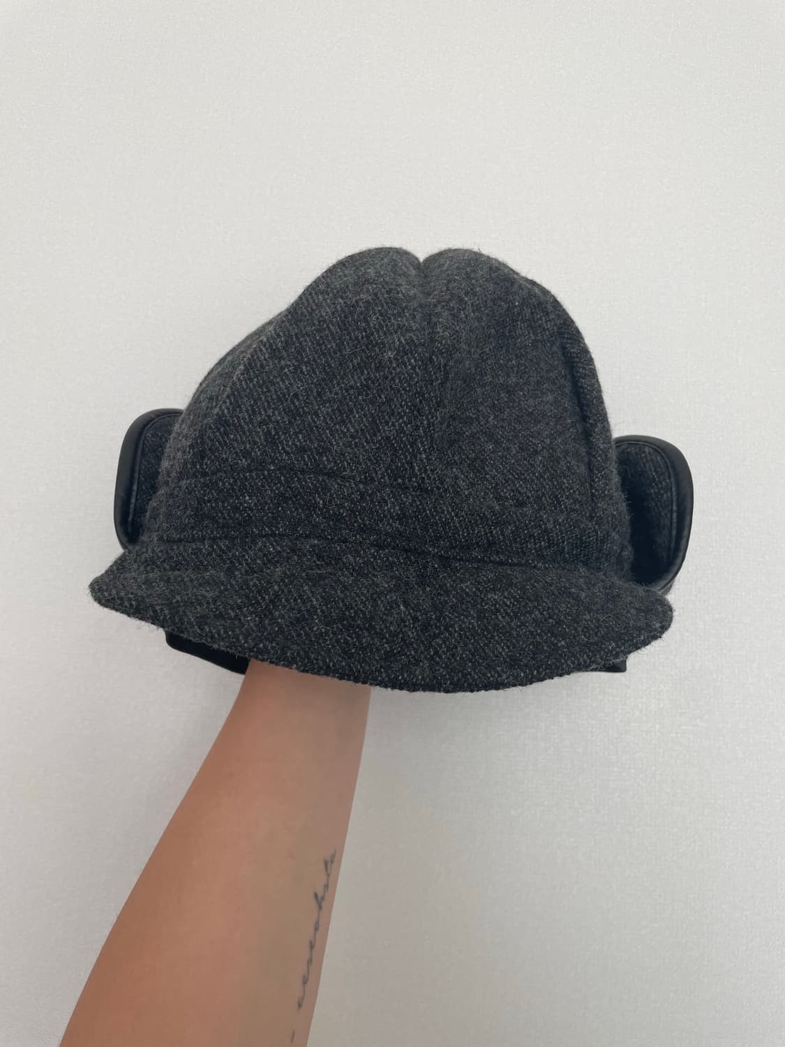 미연착용)세릭 이어플랩 뉴스보이캡 차콜 상품이미지4