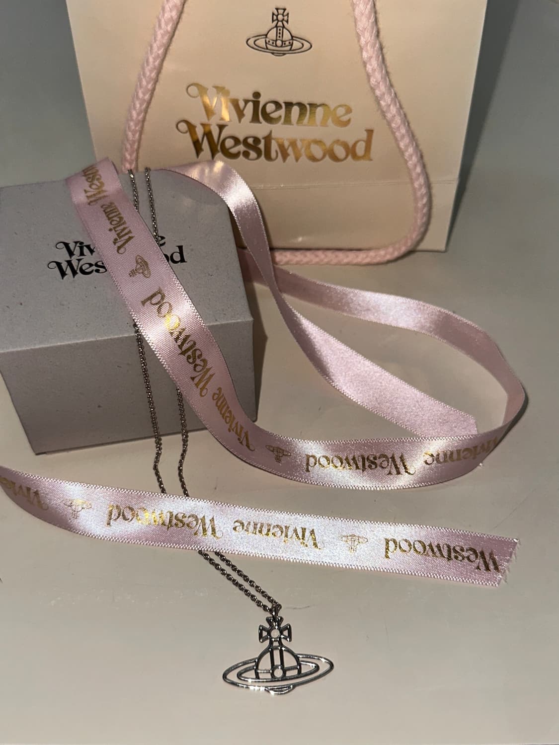 비비안 웨스트우드 씬 라인 숏 플랫 오브 펜던트 실버 상품이미지1