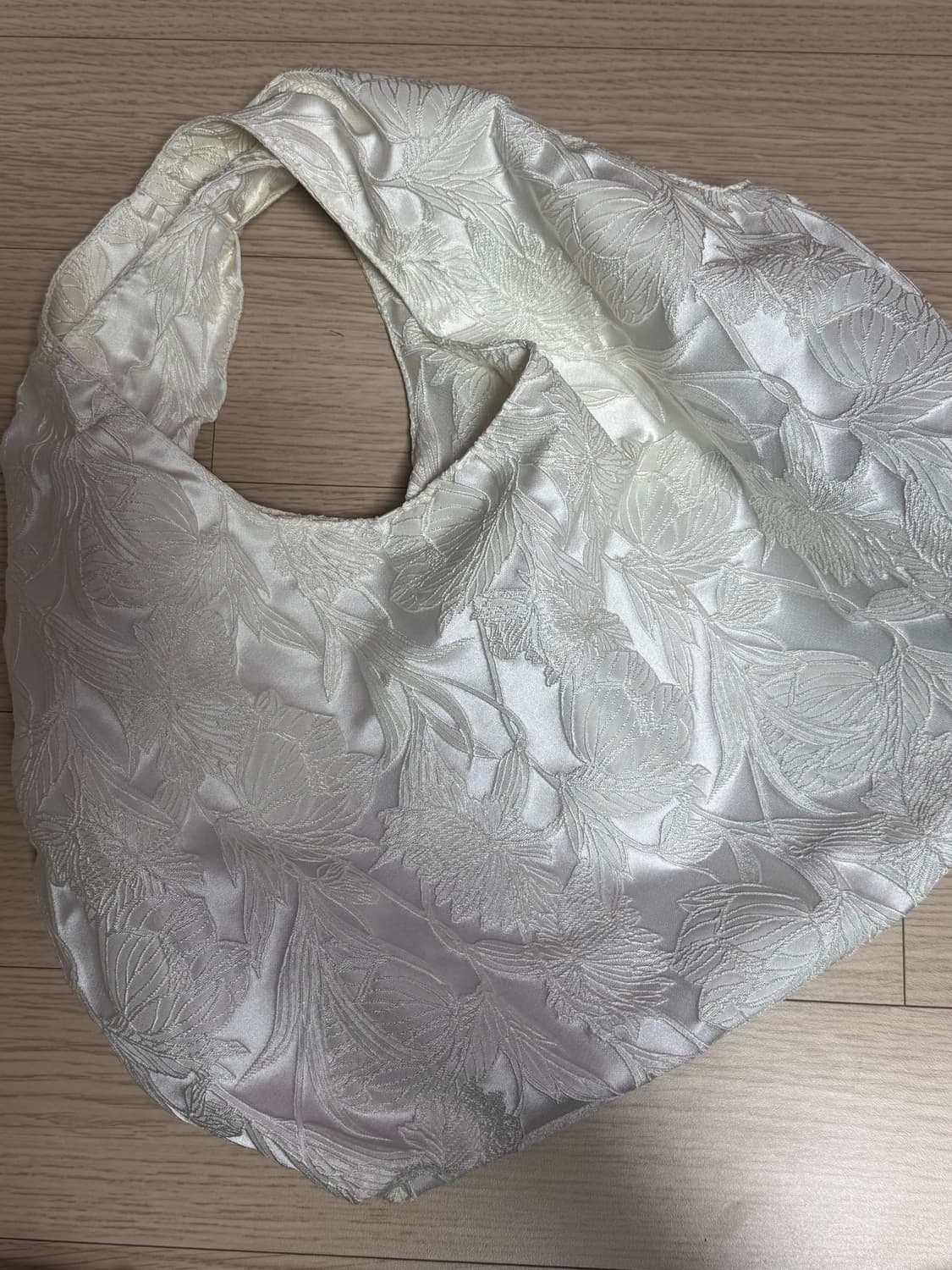 새상품)피시아 draped mini bag-floral pattern 상품이미지5