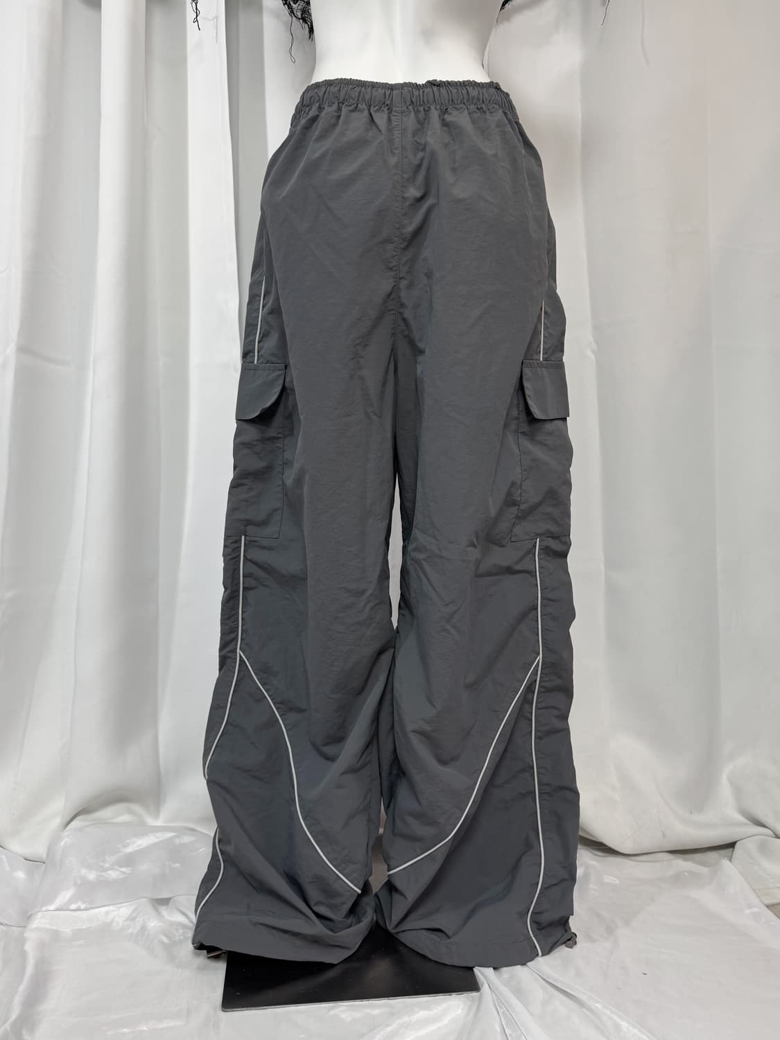 gray nylon track pants 상품이미지3