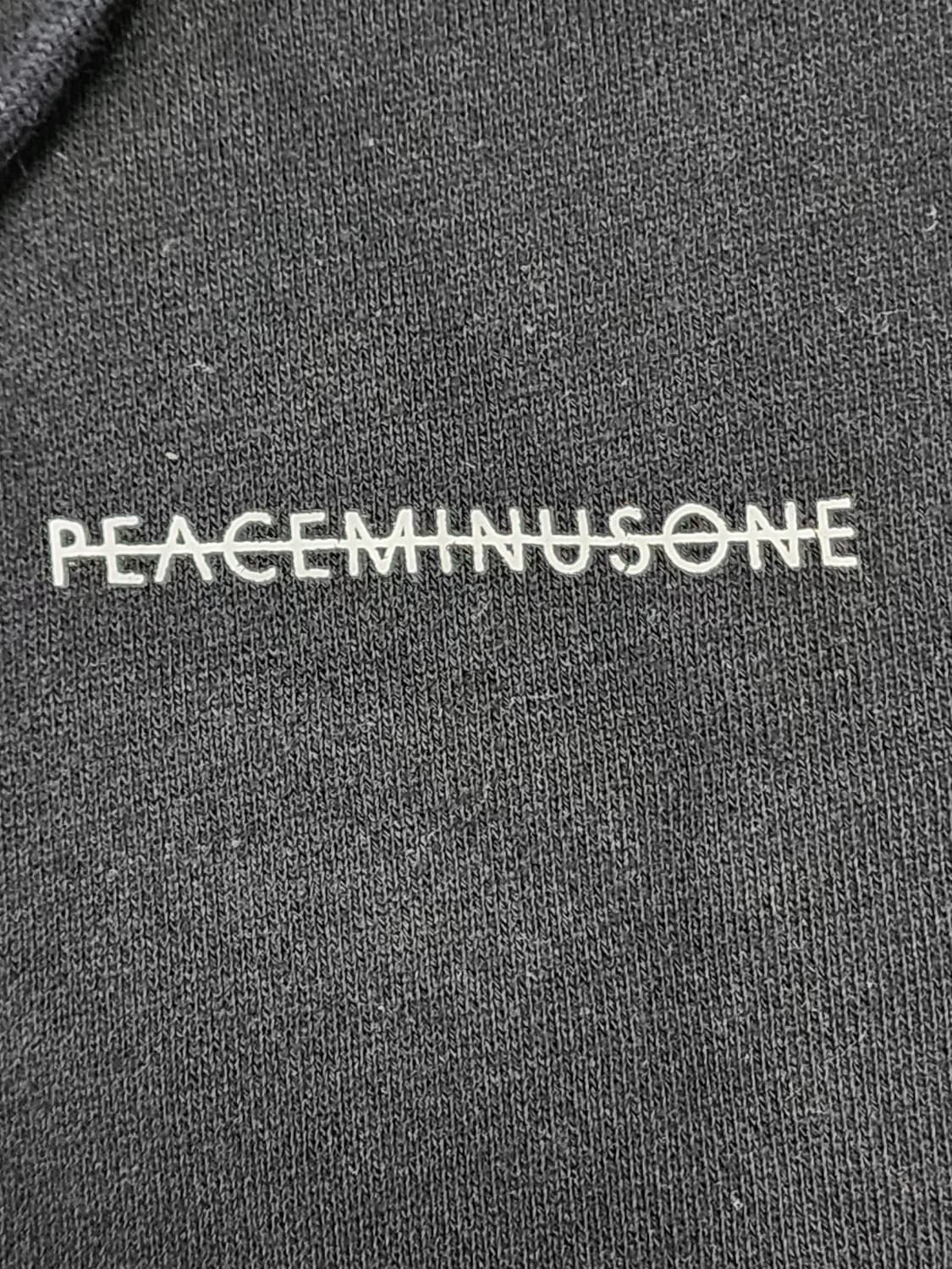 피스마이너스원 로고 블랙 후드티 상품이미지5