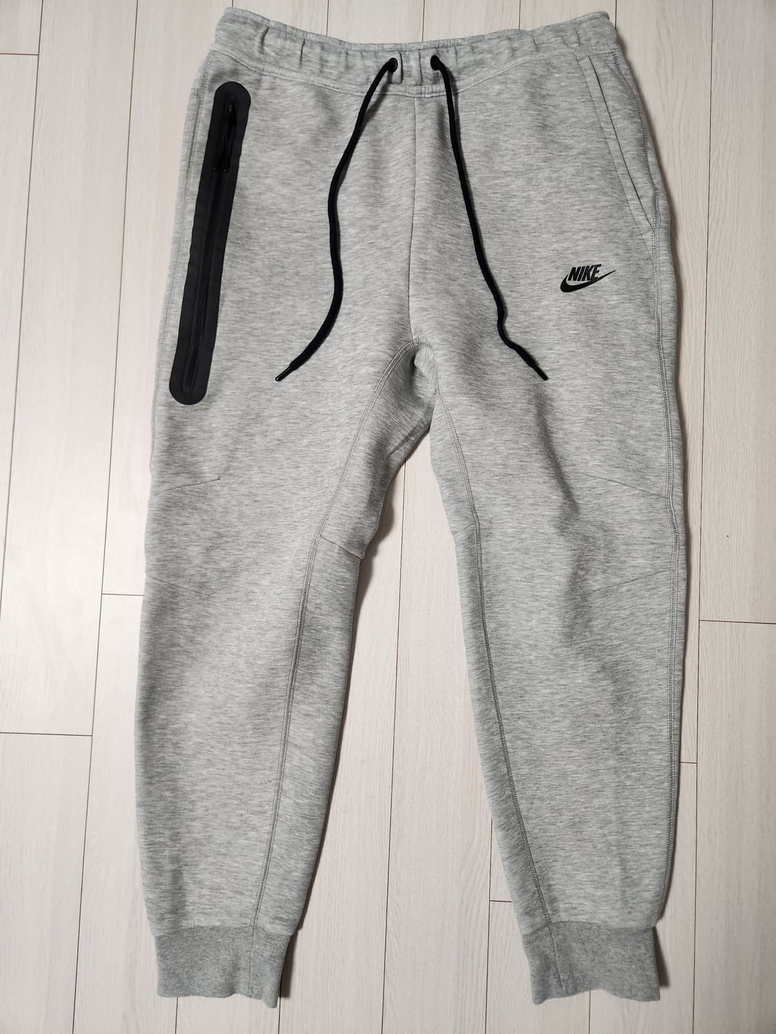 나이키 스포츠웨어 테크 플리스 조거팬츠 사이즈L 

오염 하자없이 깨끗해 상품이미지1