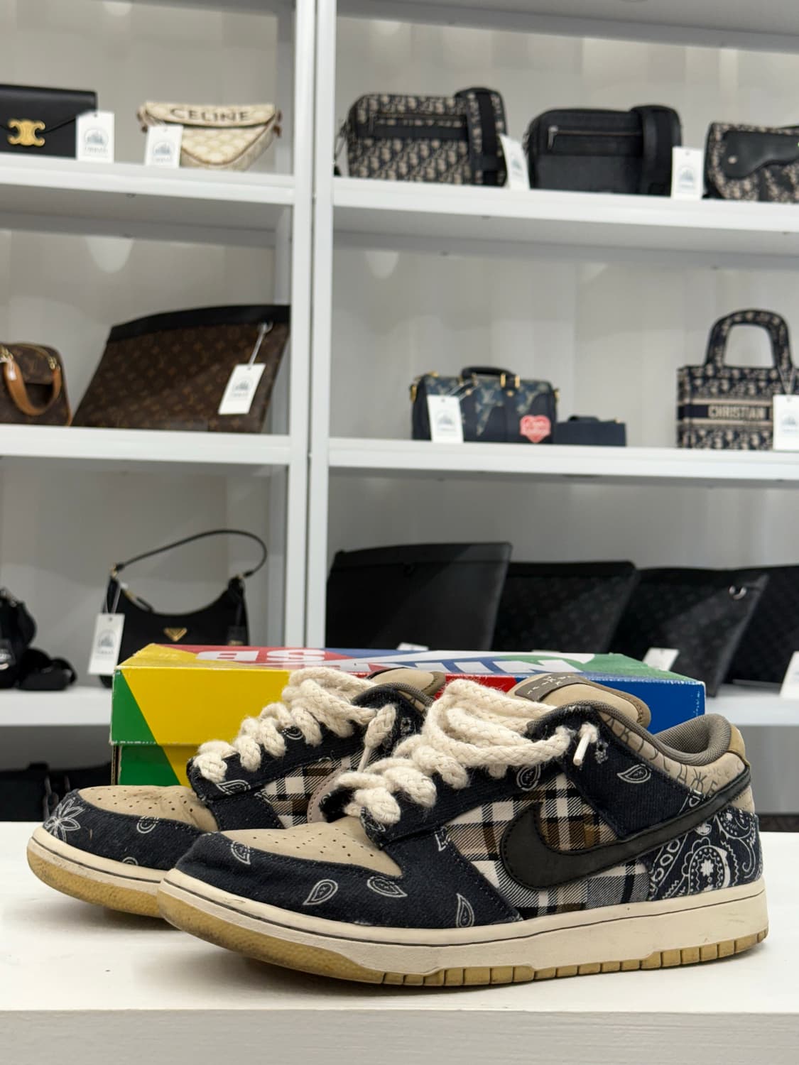 [270] 나이키 X 트래비스 스캇 SB 덩크 로우 상품이미지1