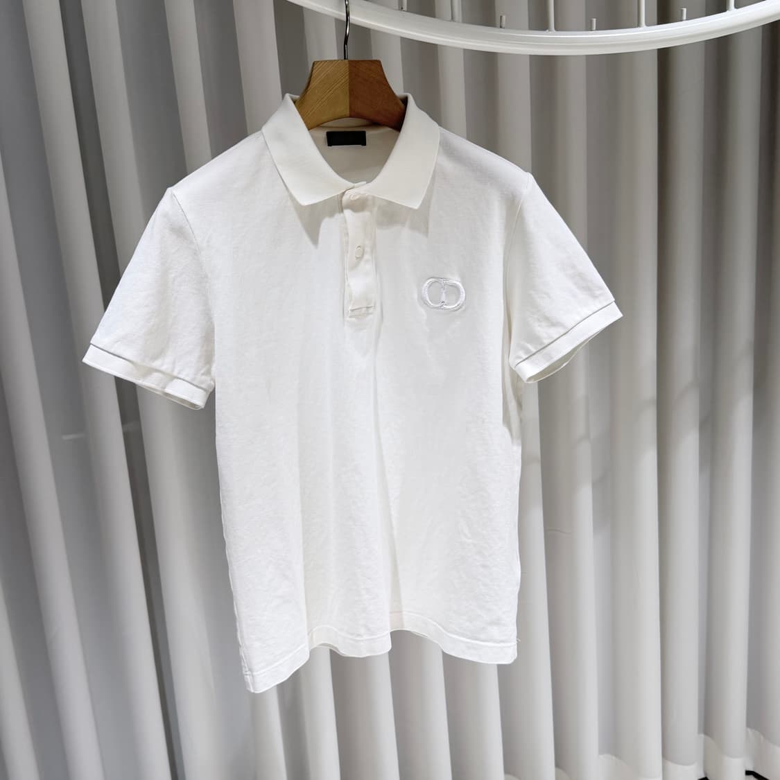 (A+/L) / 디올 아이콘 로고 폴로 반팔 셔츠 화이트 상품이미지3