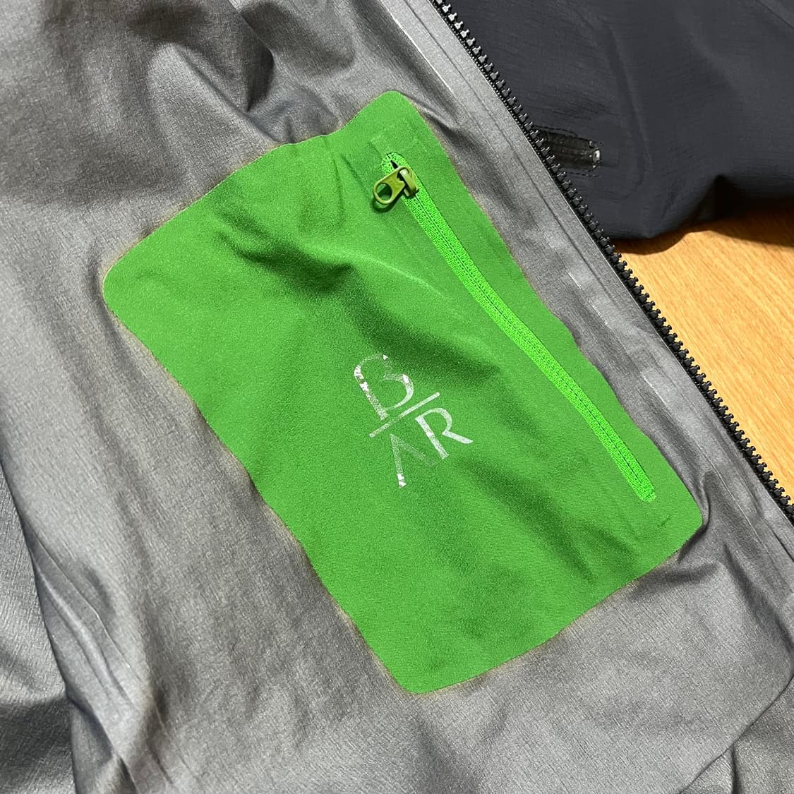 아크테릭스 베타ar 블랙 M사이즈 3레이어 바람막이 방수 등산 자켓 상품이미지6