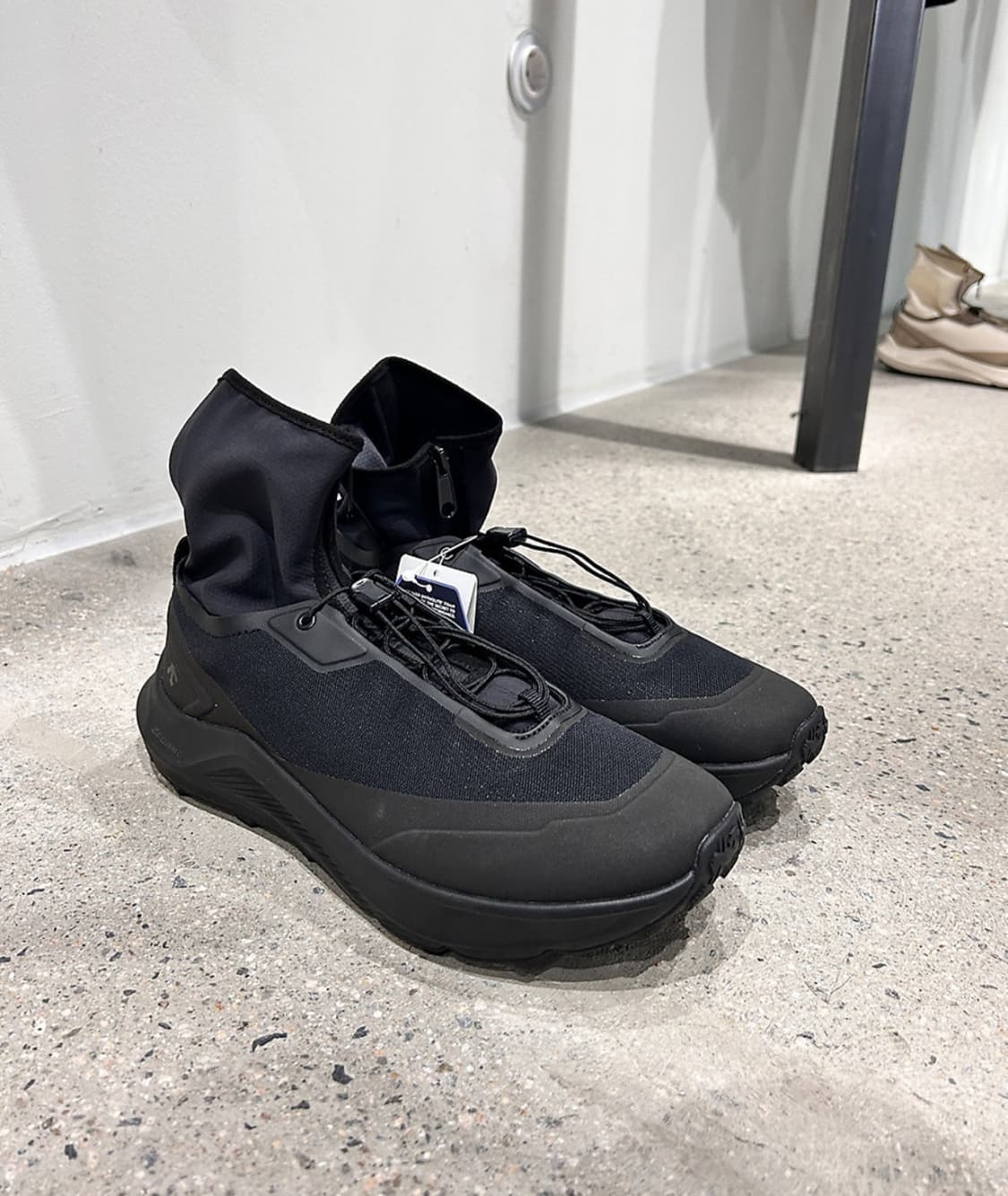 데상트 유스 260 블랙 상품이미지1