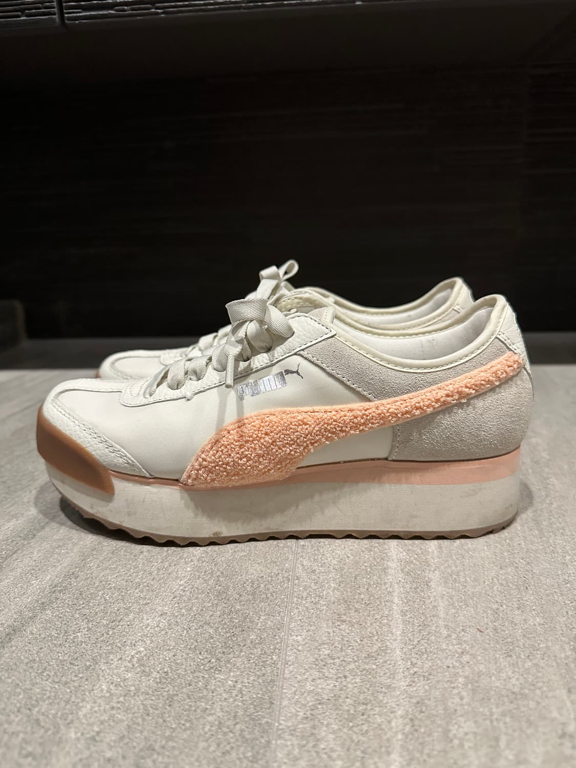 푸마 PUMA 여성 로마 아모르 헤리티지 스니커즈 245 상품이미지2