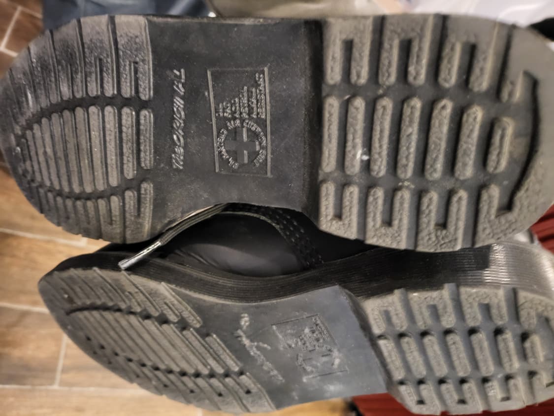 닥터마틴 블랙 8홀 부츠 14353 상품이미지2