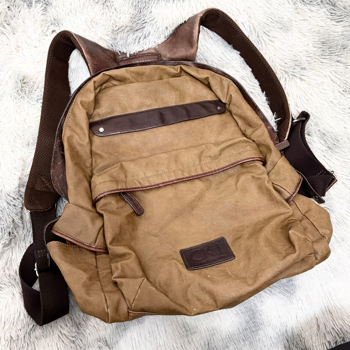 캘빈클라인 카우레더 백팩 상품이미지3