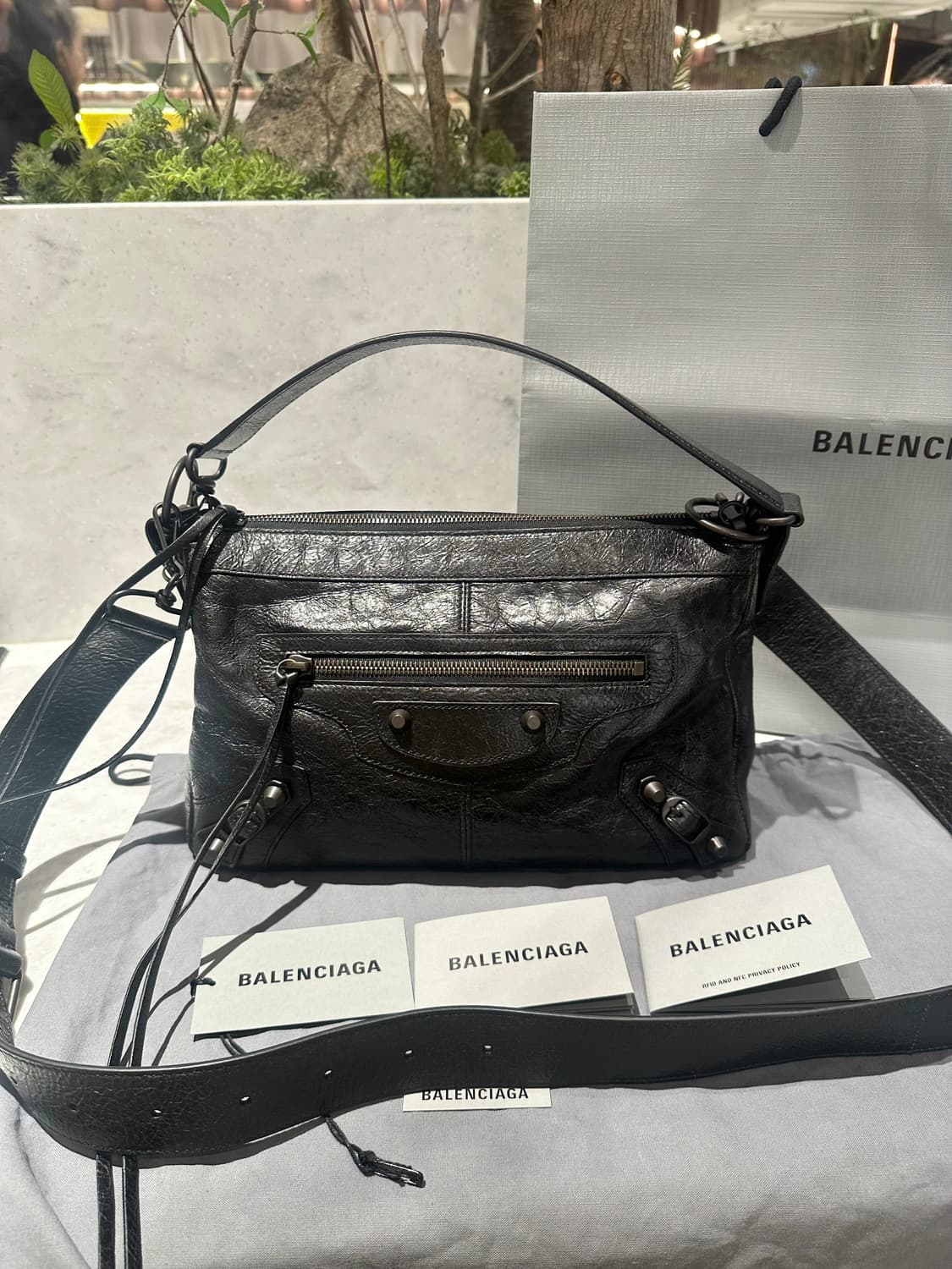 [새상품급 정품] 발렌시아가 르 시티 모터백 모토 블랙 상품이미지1