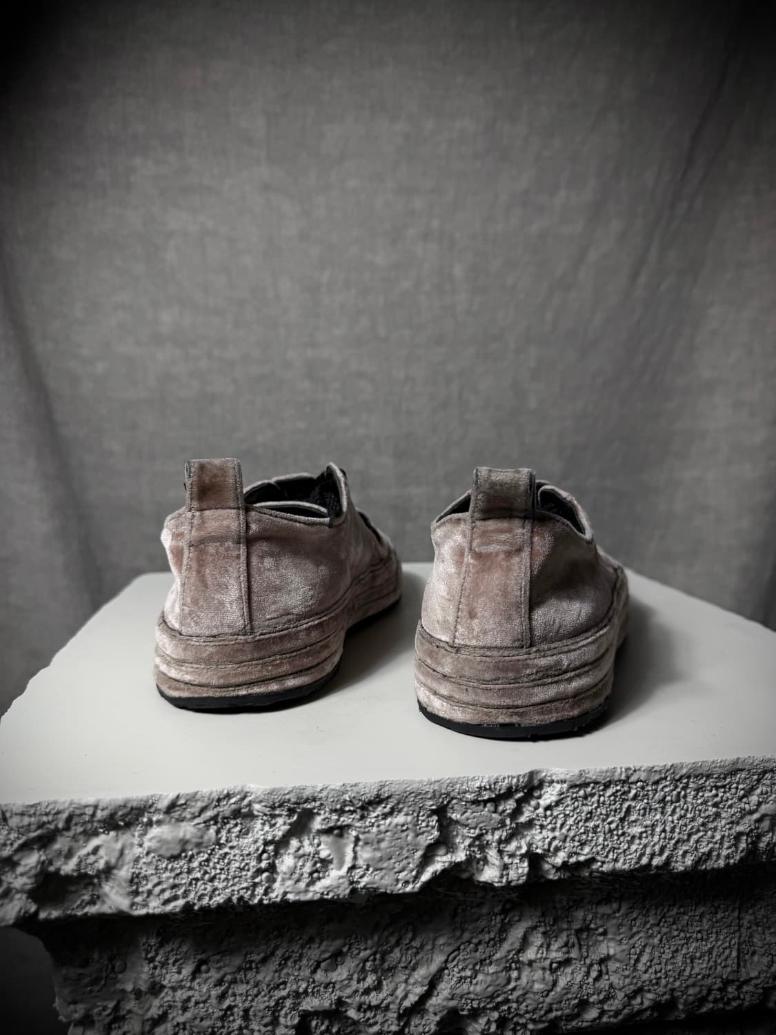 Ann Demeulemeester Velvet  Sneakers  상품이미지5