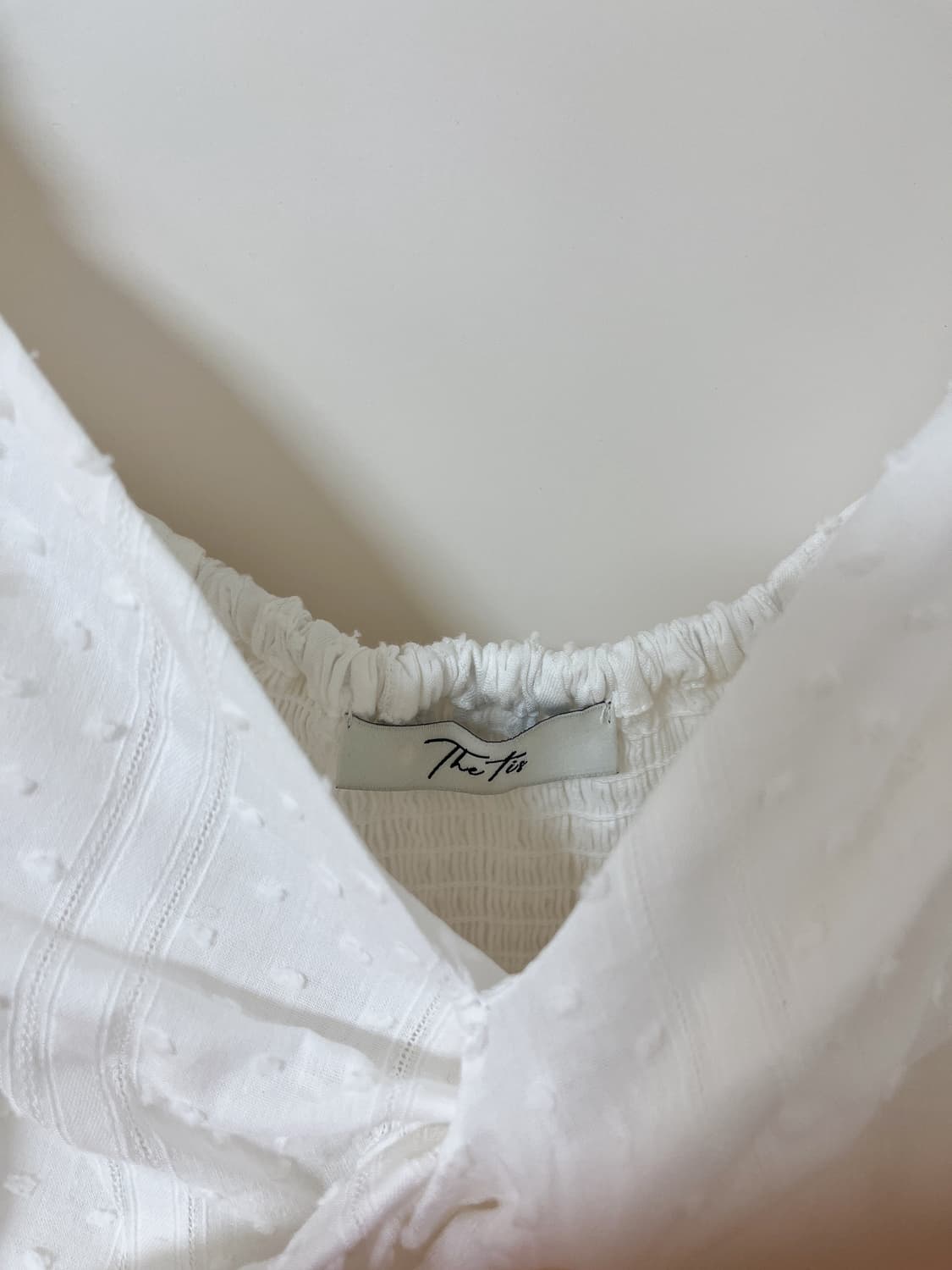 더티스 트위스트 프론트 블라우스 화이트 Thetis twist front 상품이미지2