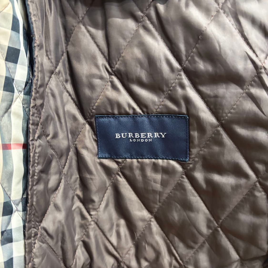 버버리 런던 스탠드넥 퀄팅 자켓 다이아 패턴 누빔 디테일 레귤러핏 브라운 상품이미지6