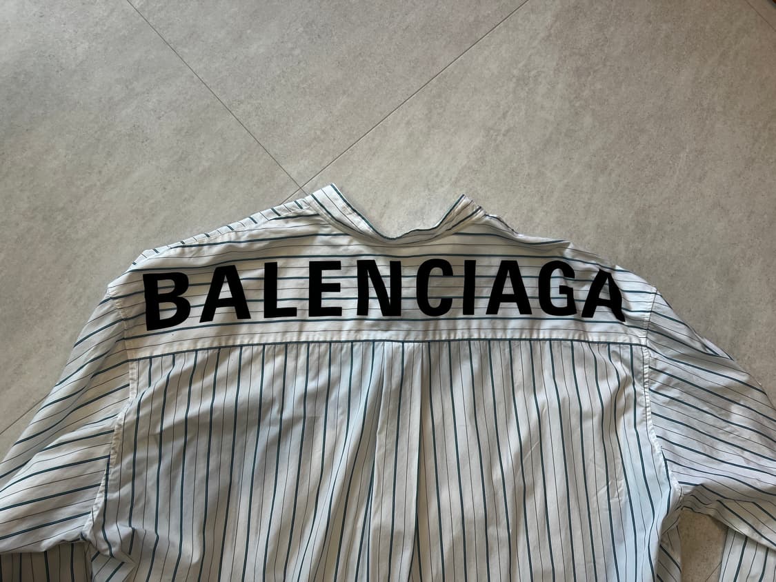 발렌시아가 백로고 셔츠 상품이미지2