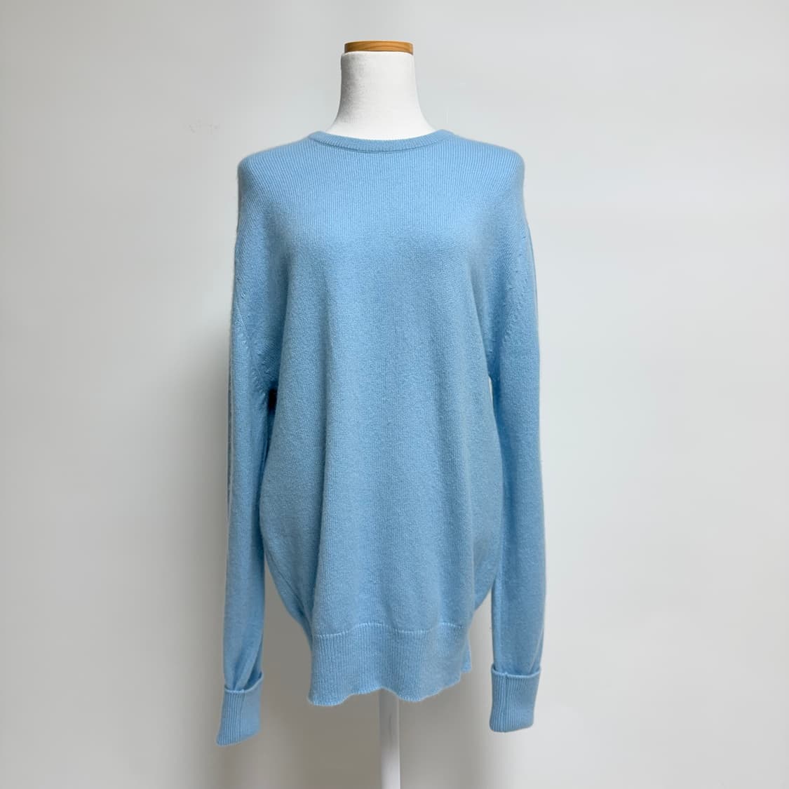 [캐시미어 100%] 스카이블루 라운드 니트 상품이미지1