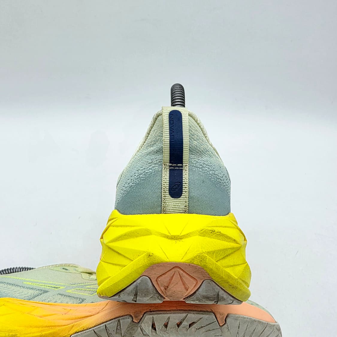 아식스 노바블라스트 4 쿨 마차 세이프티 옐로우 (260) 상품이미지2