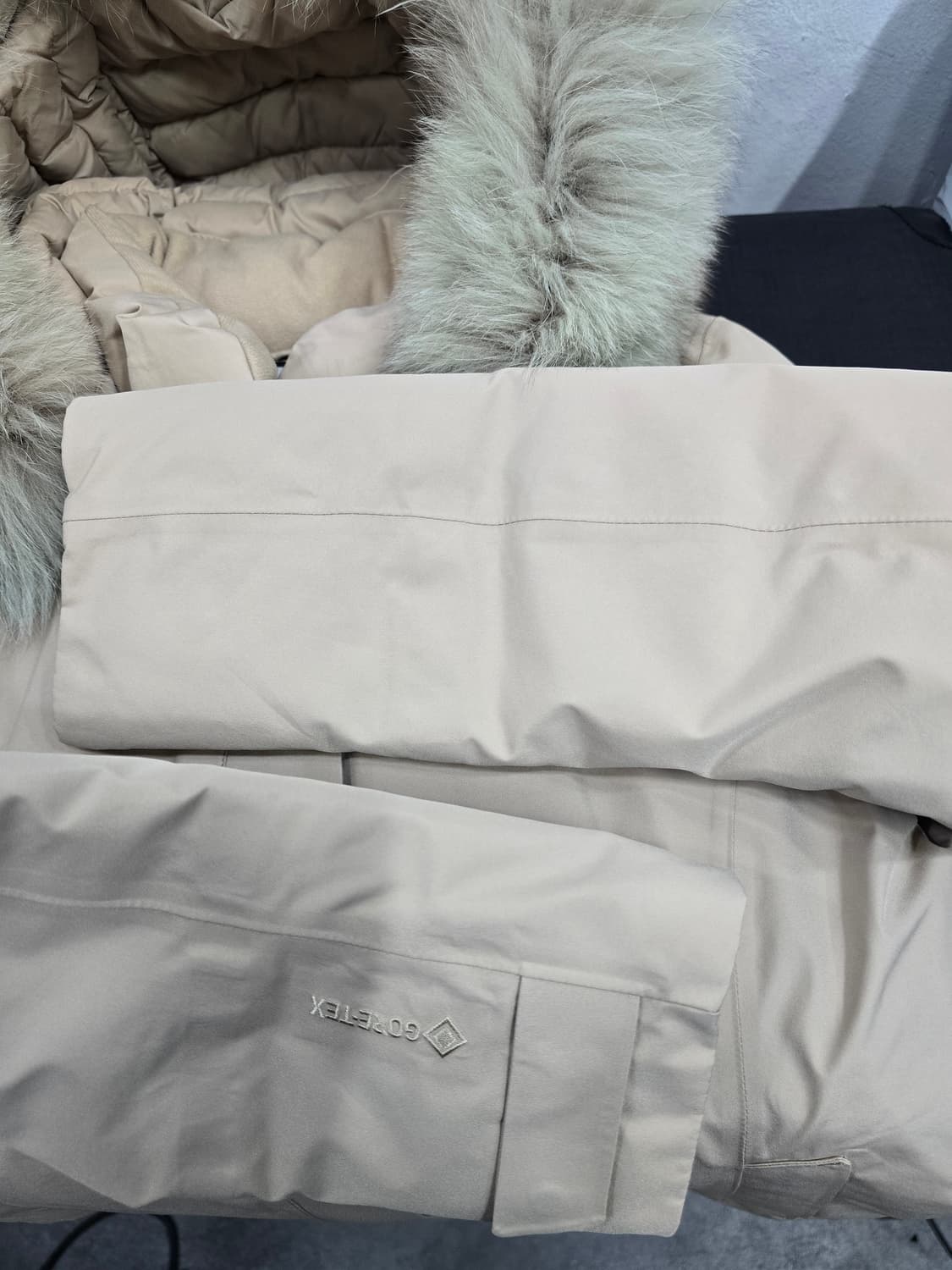 네파 고어텍스 전지현 아르테 구스 롱패딩 상품이미지5