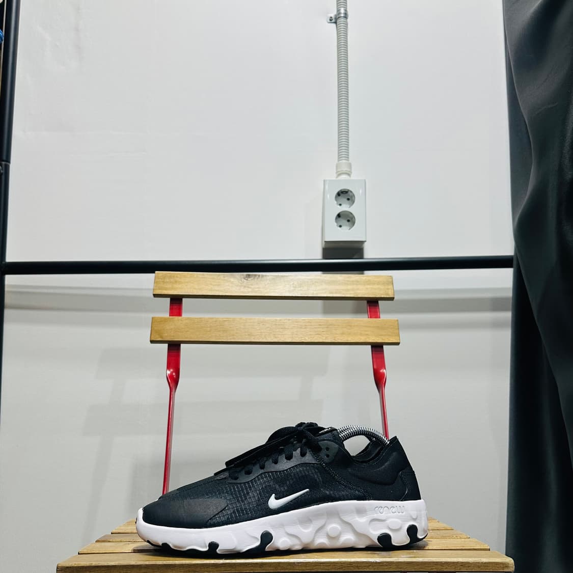 260) 나이키 운동화 남성 남자 신발 리뉴 루센트 블랙 화이트 상품이미지3