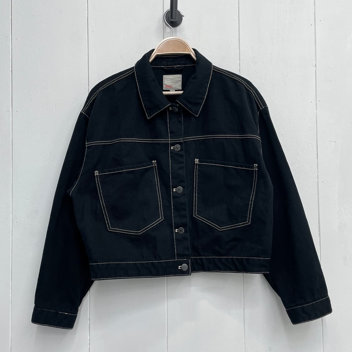 스파오(SPAO) 화이트 스티치 크롭 데님 자켓 블랙 상품이미지2