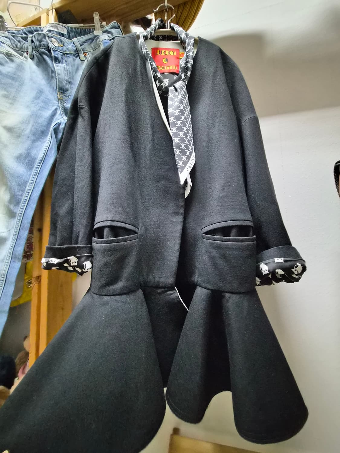 럭키슈에트 펨플럼 프릴코트 상품이미지3