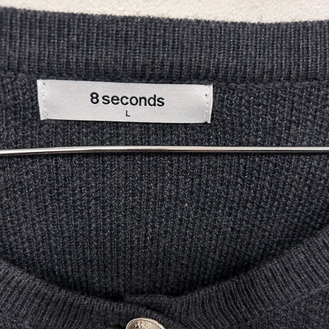 에잇세컨즈 금장버튼 라운드 니트 가디건 상품이미지3