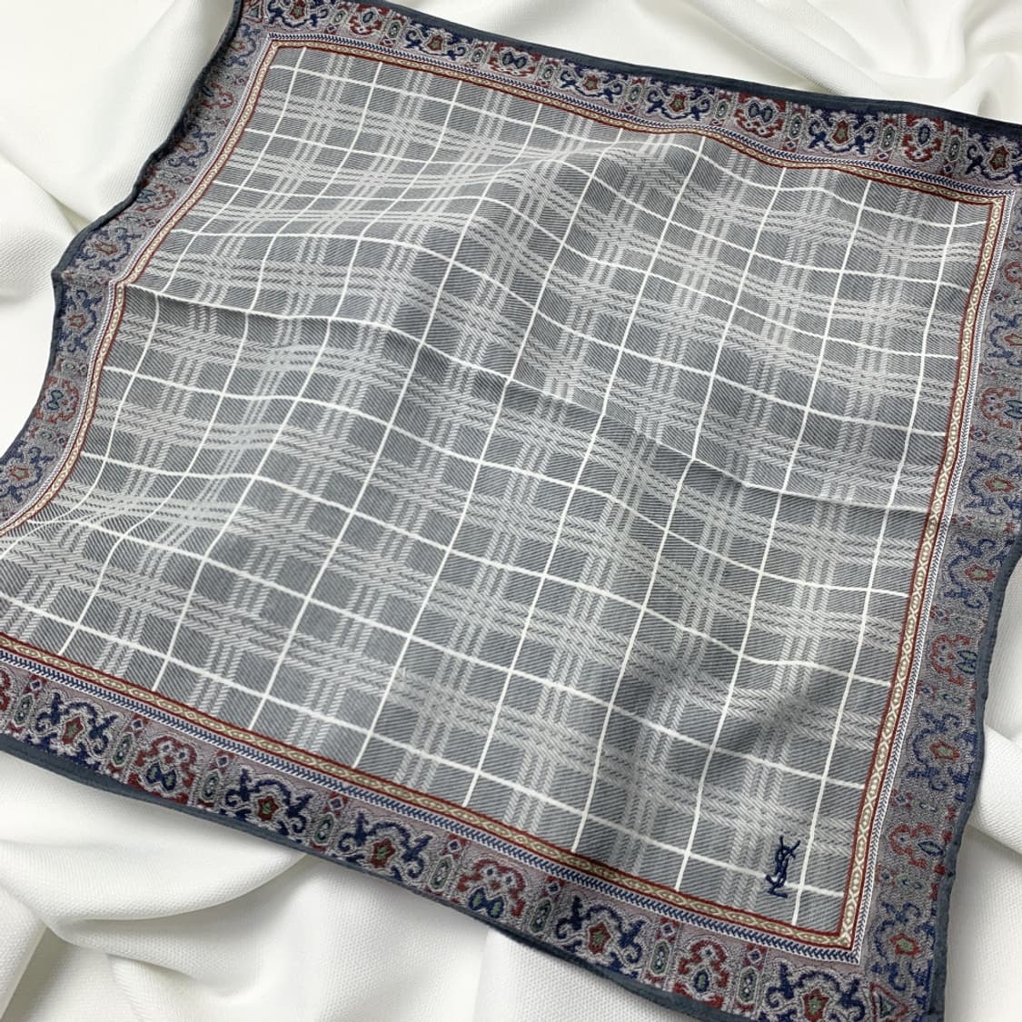 [정품] YSL 입생로랑 체크패턴 빈티지 쁘띠스카프 손수건 상품이미지1