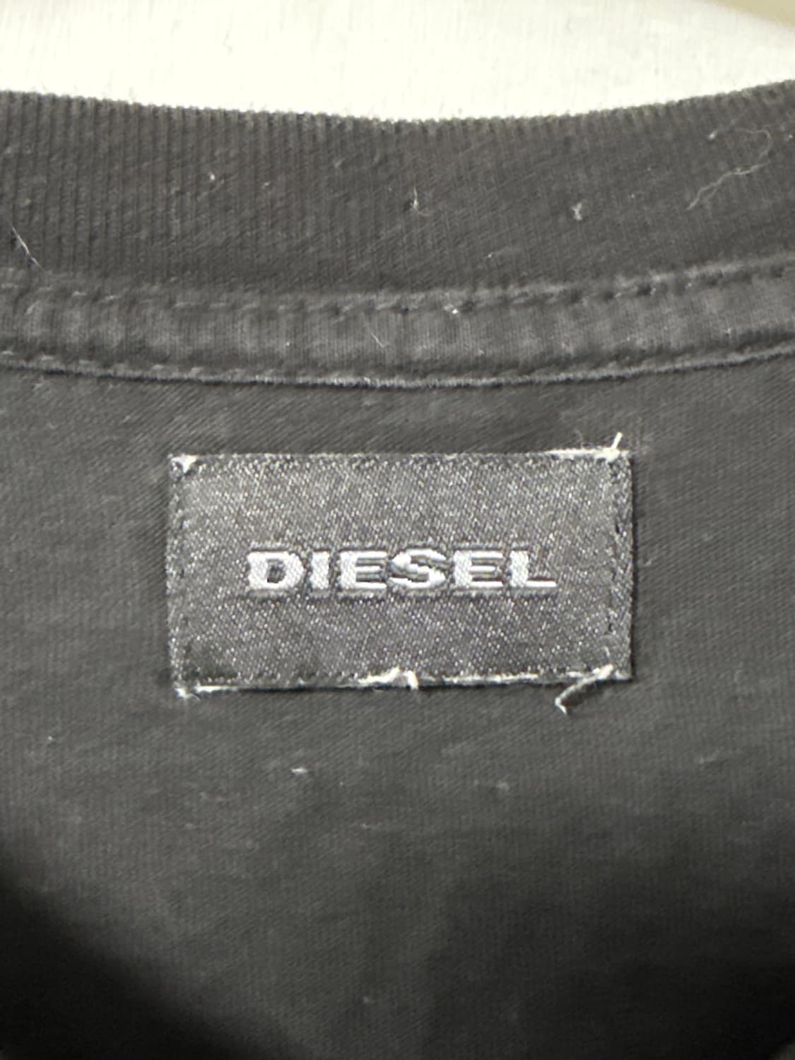 디젤 밑단 그런지 브이넥 데님 포켓 반팔티 상품이미지6