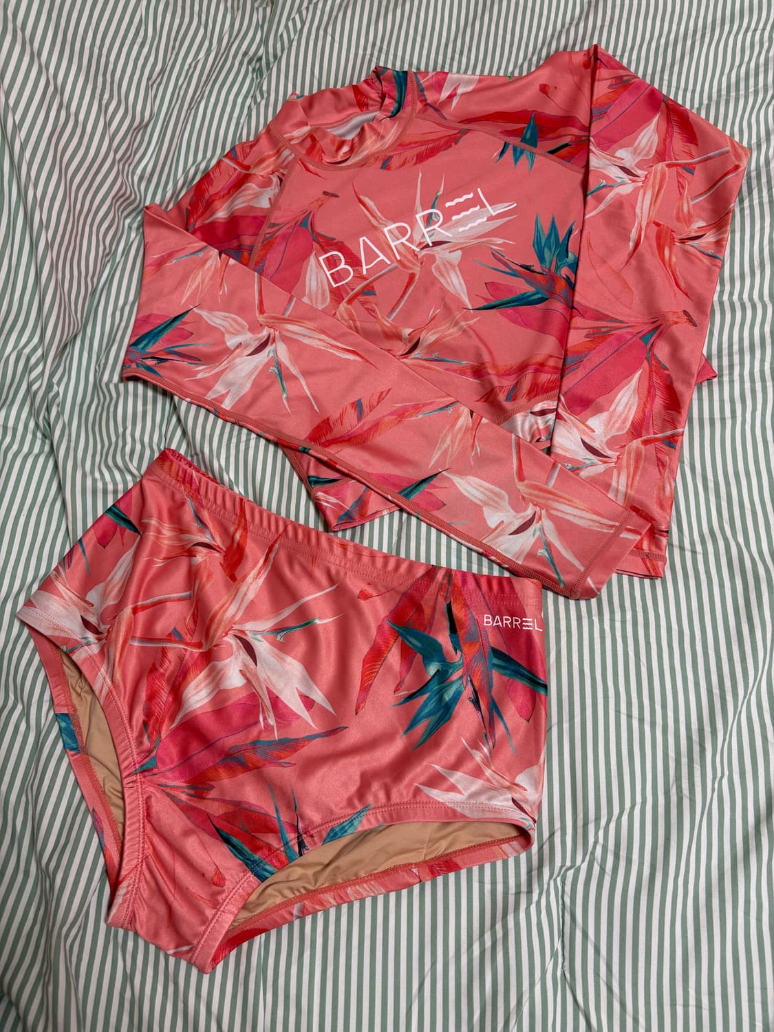 배럴 파라다이스 코랄핑크 래쉬가드set 오네갸루 상품이미지1