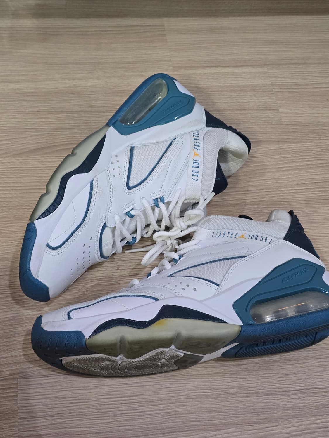 조던 포인트레인 화이트 리프트블루 us9 사이즈 270 상품이미지1