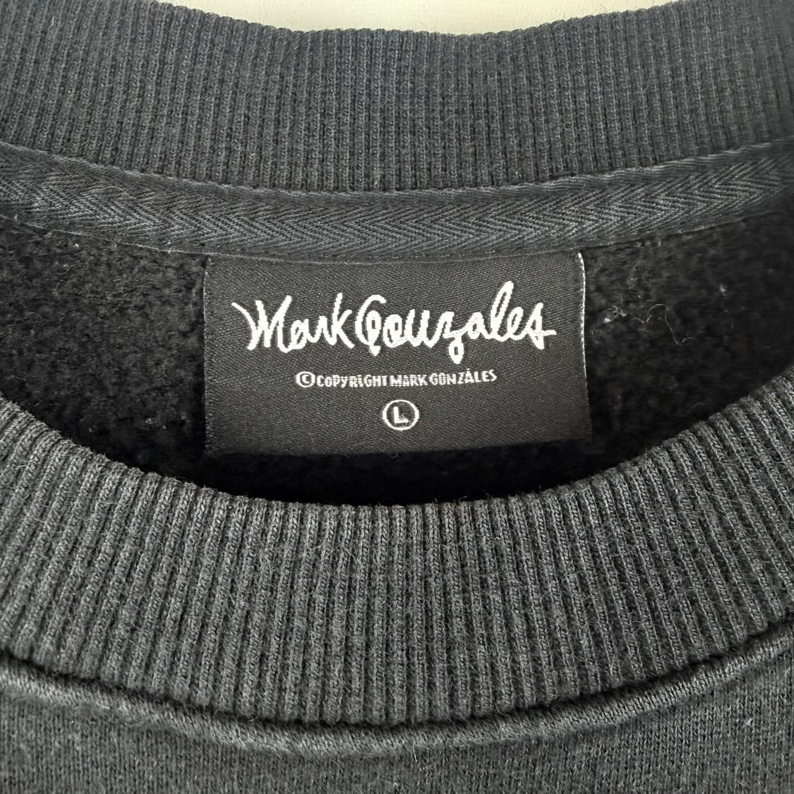 (L) 마크곤잘레스 빅 엔젤 로고 맨투맨 블랙 상품이미지4