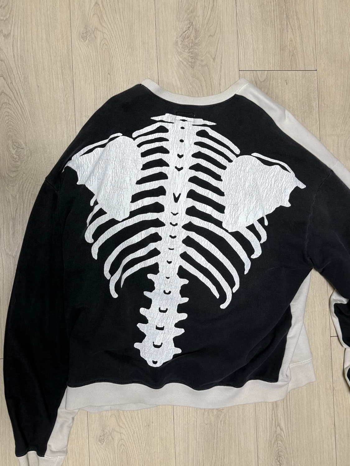 캐피탈 투톤 본스웻 맨투맨 상품이미지1