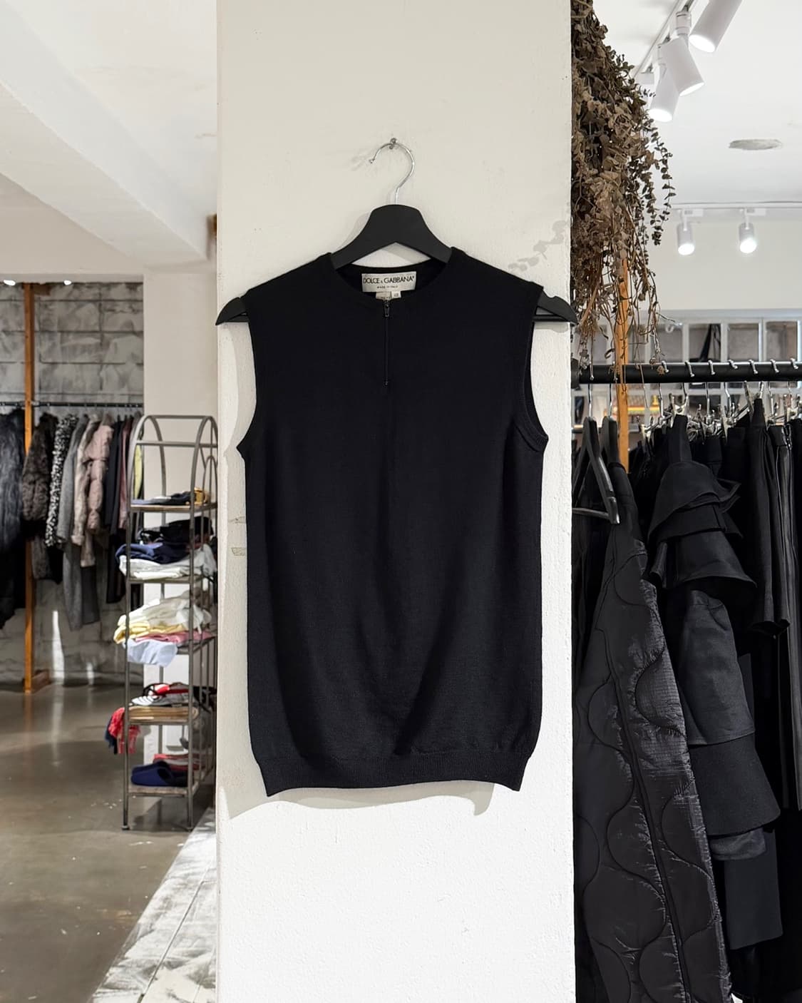 돌체앤가바나 블랙 하프집 넥라인 니트 슬리브리스 상품이미지1