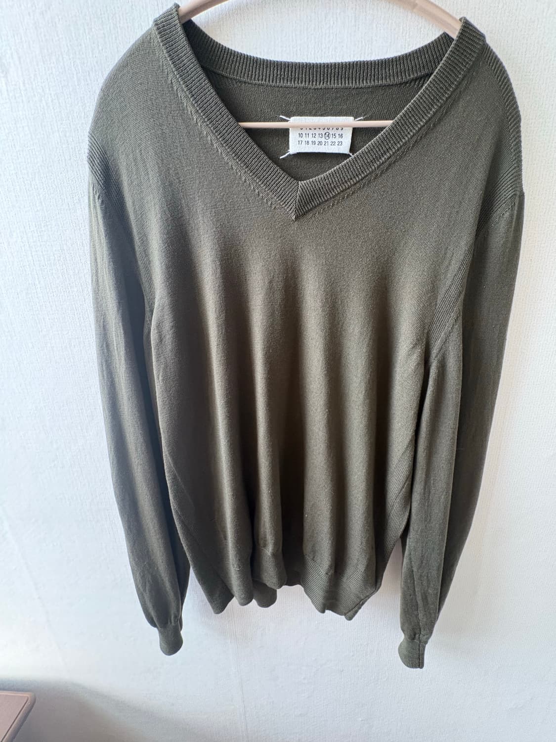 메종마르지엘라 브이넥 엘보우 패치 니트 상품이미지2